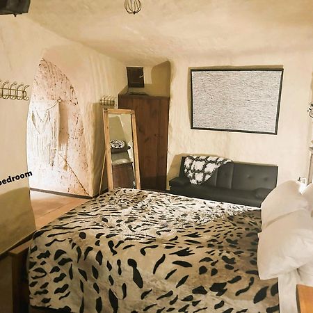 Di'S Dugouts Hotel Coober Pedy Exterior photo